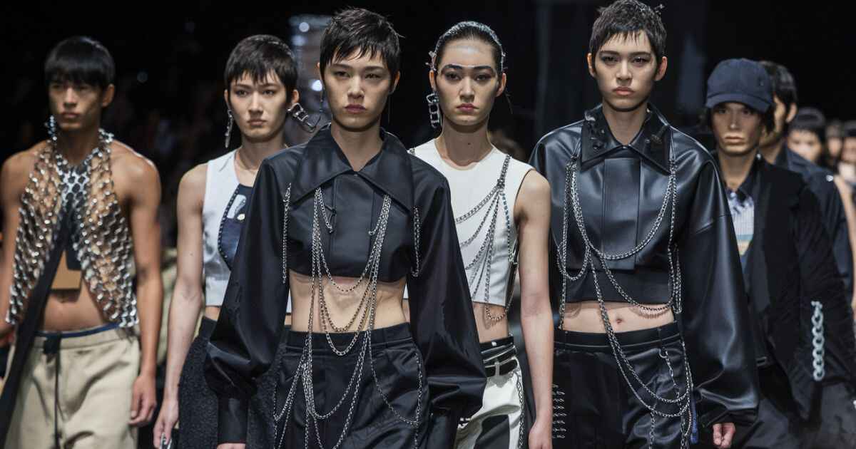 Are Chains Considered Acceptable in Japanese Fashion?